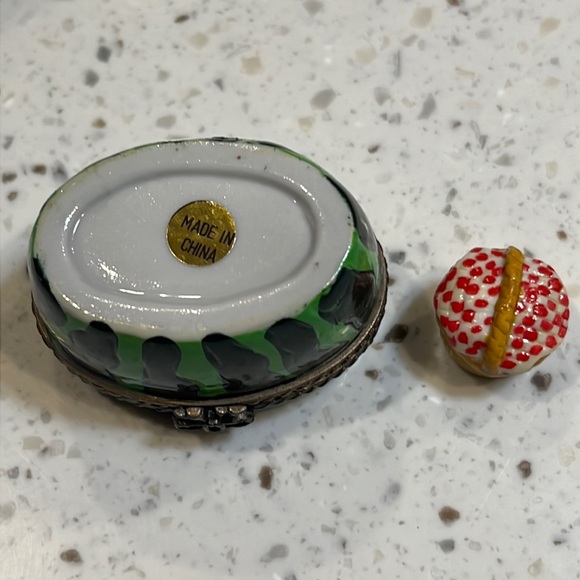 Watermelon hinged trinket box with picnic basket inside - Picture 4 of 12